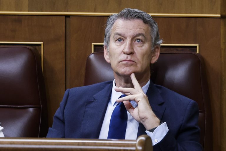 Feijóo acusa el Govern d’ocultar les xifres d’immigrants que es beneficiaran de la regularització