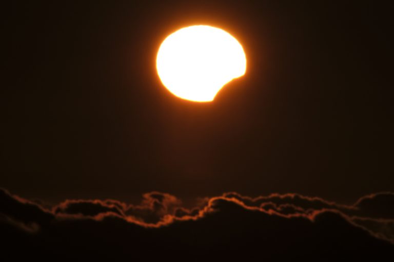 Hui és el millor dia per a triar on veure l’eclipsi total de Sol del 12 d’agost