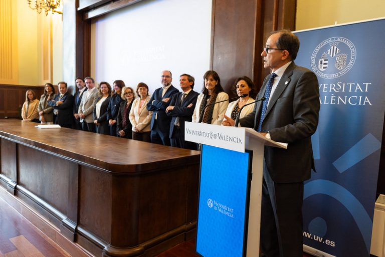 Juan Luis Gandia assumix el Rectorat de la UV i apel·la a una universitat d’oportunitats i pensament crític