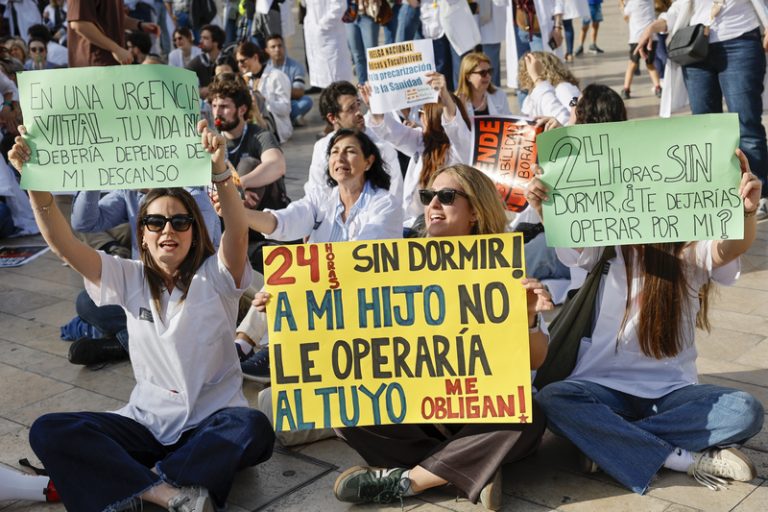 Les bates blanques es mobilitzen a València per a exigir millores laborals i un estatut propi