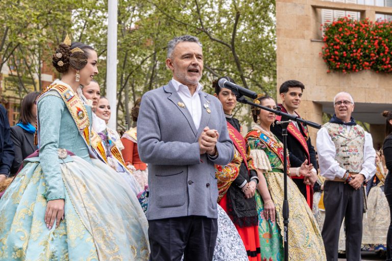 Logronyo vibra amb una espectacular mascletà valenciana en la Plaça de l’Ajuntament