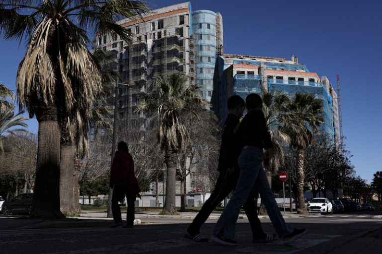 Les Corts amplien fins a 2026 l’ajuda fiscal als afectats per l’incendi de Campanar