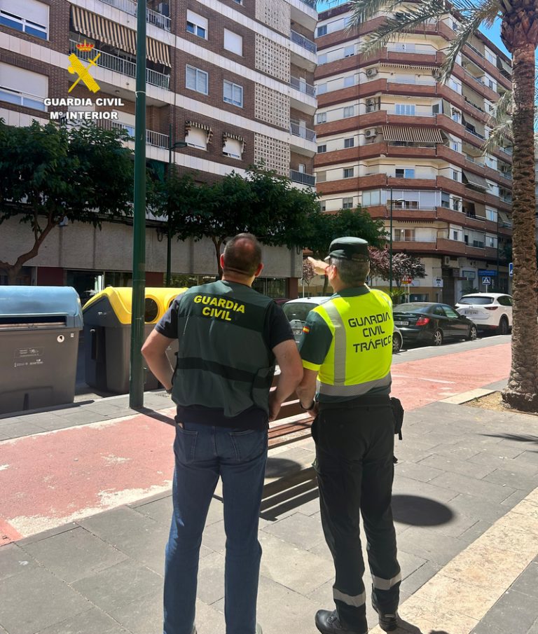 La ràpida actuació de la Guàrdia Civil salva a una dona en l’incendi de la seua vivenda a Gandia