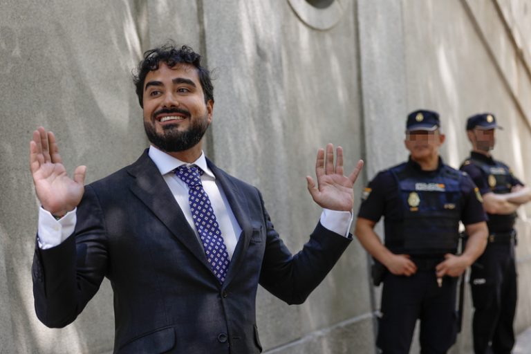 El Suprem reclama de nou al Parlament Europeu alçar la immunitat de Alvise per assetjament