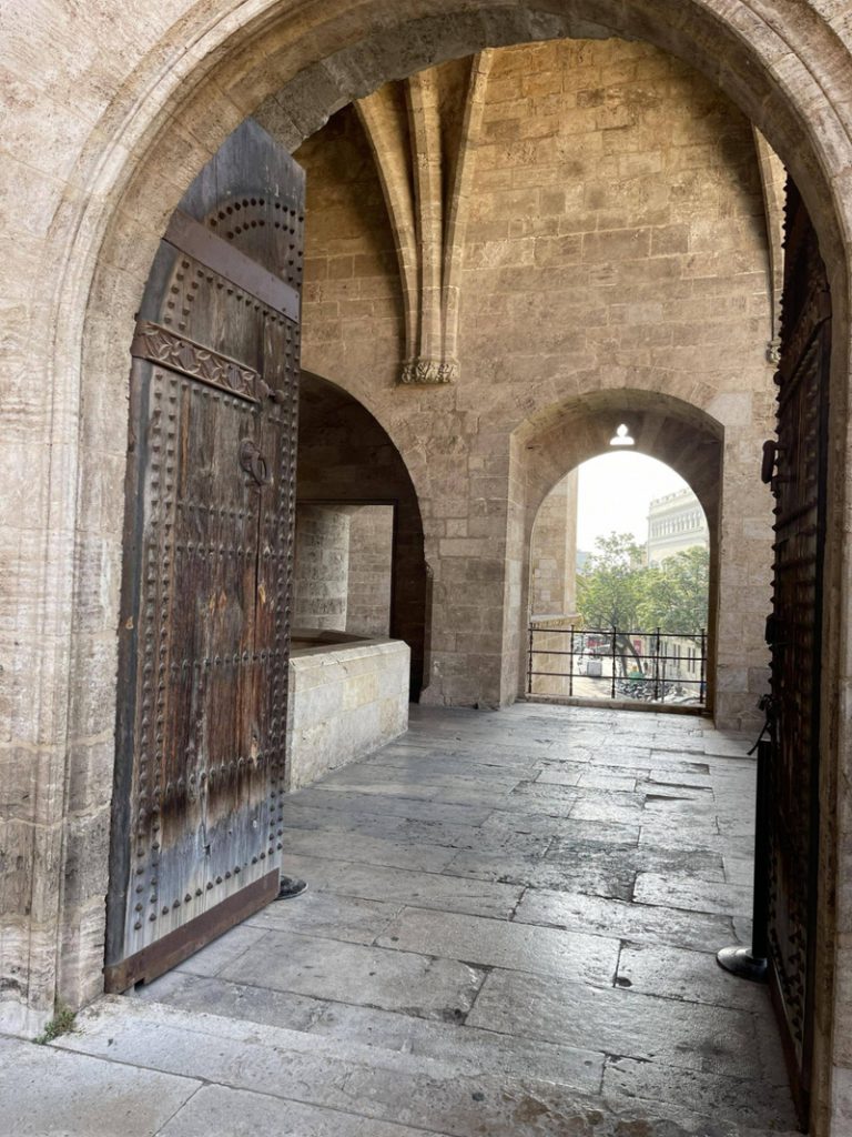 València restaurarà la fusteria de les Torres de Serrans i tancarà el monument tres setmanes