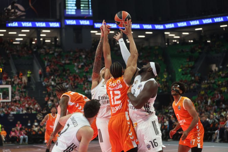 El Reial Madrid atropella al València i se cita amb el Olympiacos en la final de l’Eurolliga