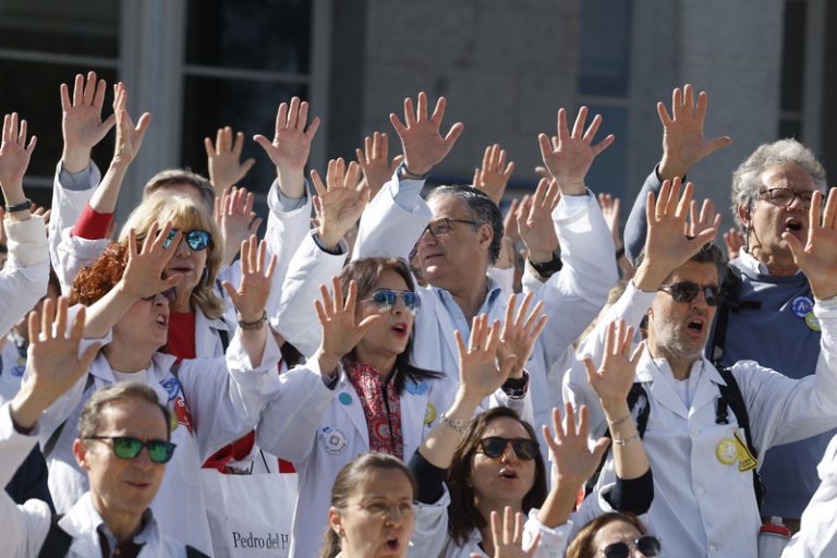 Xoc de xifres en la quarta vaga mèdica setmanal en la Comunitat Valenciana