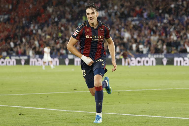 Carlos Espí opta al premi a millor jugador sub-23 de LaLiga EA Sports