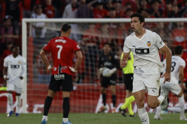 El València afronta un altre final de Lliga pendent de certificar la permanència