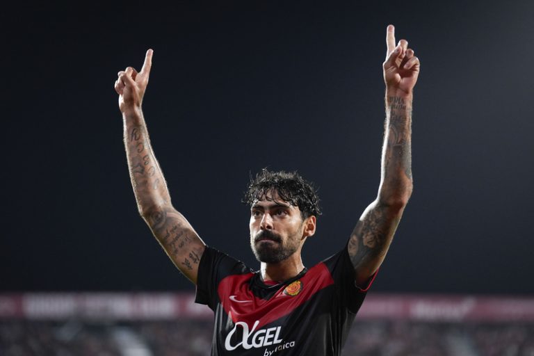 Iker Losada entra com a novetat en el Llevant i Samu Costa torna al Mallorca