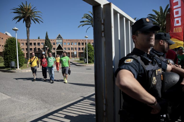 Educació confia en un acord imminent amb els sindicats per a frenar la vaga docent indefinida
