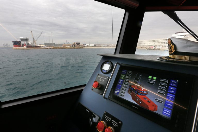 Rescatada una pastera amb 19 migrants magrebins enfront de la costa d’Alacant