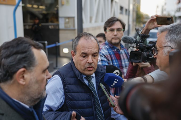 Carlos Baño acudix a la comissió pel presumpte frau dels bons comercie reivindicant el seu honor