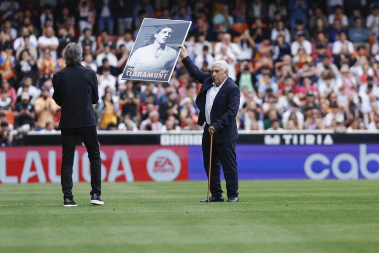 Mestalla homenatja a Pepe Claramunt en l’inici del Any Claramunt