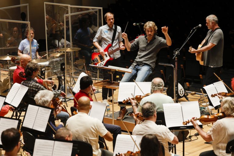L’Habitació Roja celebra 30 anys amb un concert indie simfònic al costat de l’Orquestra de València