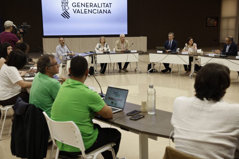 Educació fixa fins demà el termini perquè els sindicats docents firmen l’acord