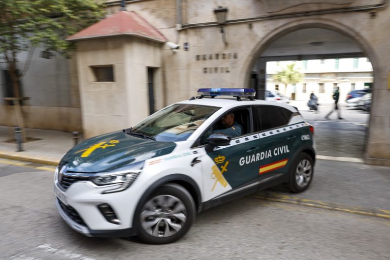Detingut a Bétera per intentar matar a un home amb una destral i ocultar-se en un local abandonat