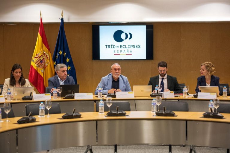 El Govern detalla les pautes per a observar de manera segura el pròxim eclipsi solar