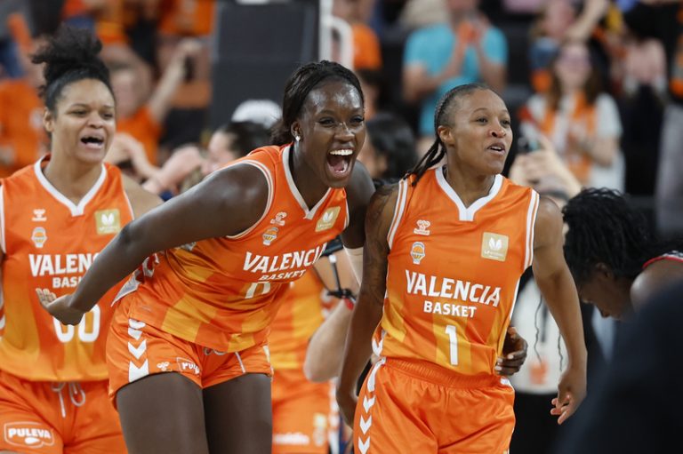 Awa Fam s’acomiada campiona del València Basket abans de partir a la WNBA