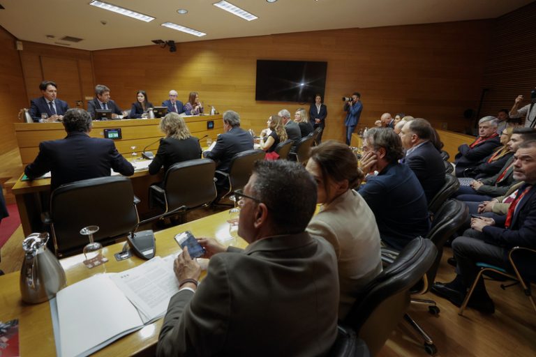 L’oposició exigix reobrir la comissió de la dana enfront del tancament que defenen PP i Vox