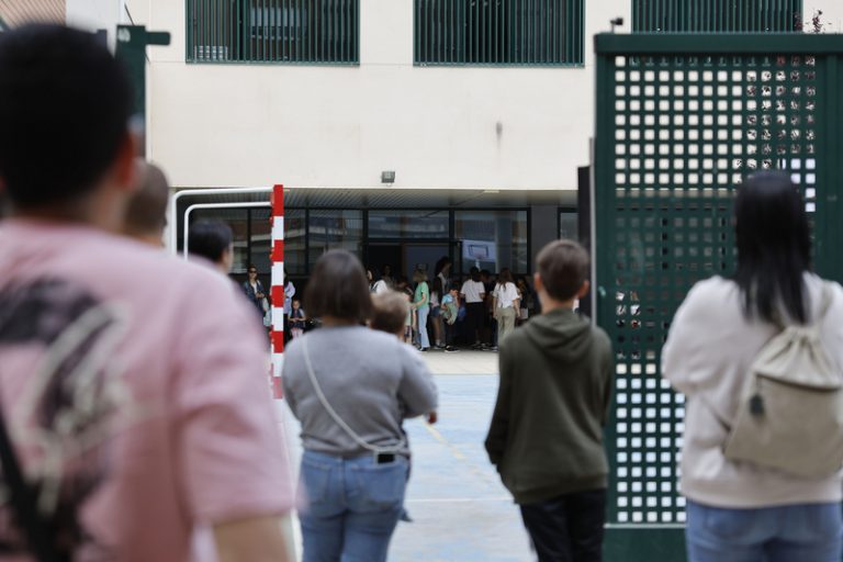 CSIF exigix una rehabilitació urgent del CEIP Rosa Serrano de Paiporta per les humitats després de la dana