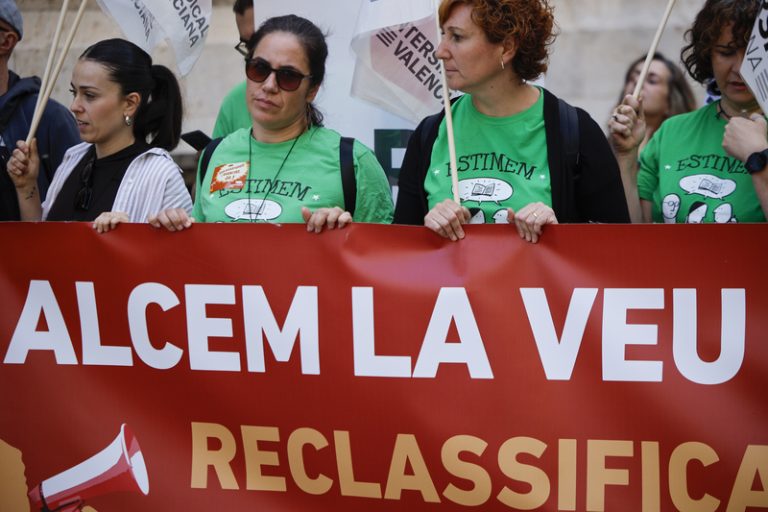 L’oposició exigix a Pérez Llorca liderar la negociació per a frenar la vaga indefinida de docents