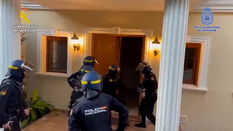 Desmantellada una xarxa internacional que robava cotxes de gamma mitjana-alta a la Marina Baixa