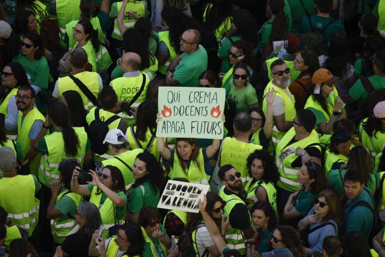 Educació eleva al 27,26% el seguiment de la tercera jornada de vaga docent en la Comunitat