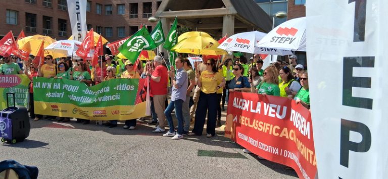 CSIF se suma a la vaga indefinida del professorat després del suport majoritari de les seues bases