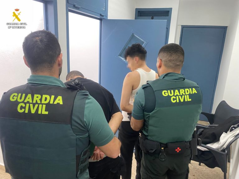 Detinguts dos hòmens per robatoris de cadenes d’or mitjançant estirada a Carlet