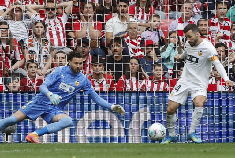 Dimitrievski i Fran Pérez es retroben amb Mestalla en un dol especial