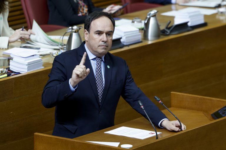 Pérez Llorca condiciona el diàleg sobre la vaga educativa a no usar la PAU com a pressió