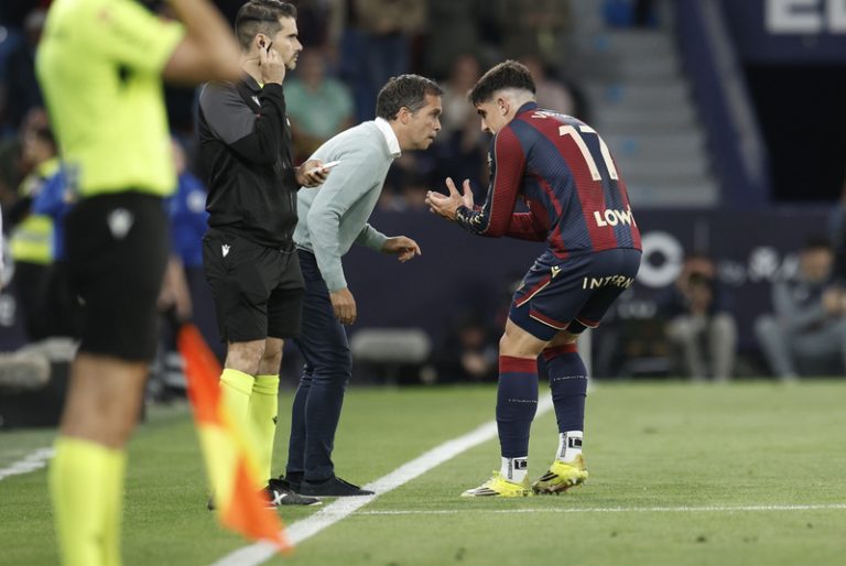 Luís Castro rebaixa la pressió abans del Llevant-Mallorca decisiu per la permanència