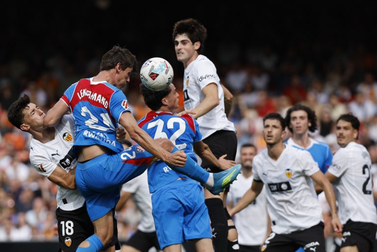 El València, a la cua en rematades a porta i eficàcia golejadora en LaLiga