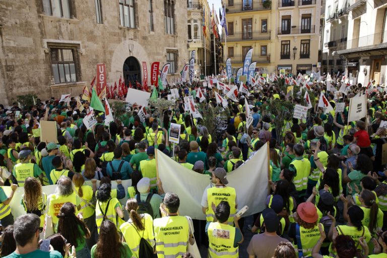 Educació xifra en un 24,55% el seguiment del tercer dia de vaga del professorat