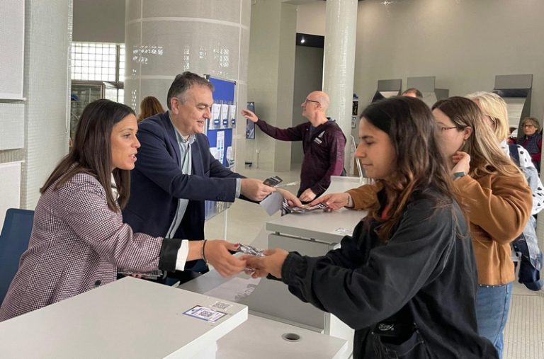 Castelló arranca el repartiment d’ulleres per a veure l’eclipsi total del 12 d’agost