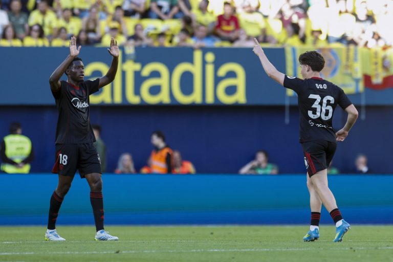 El Sevilla remunta un 2-0 inicial i arranca un valuós empat a Vila-real