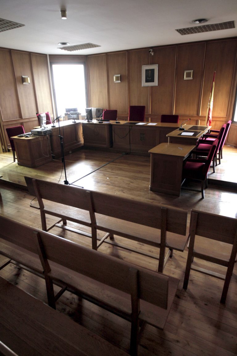 Jutgen a un home per agredir sexualment durant anys a la filla de la seua parella a Alacant