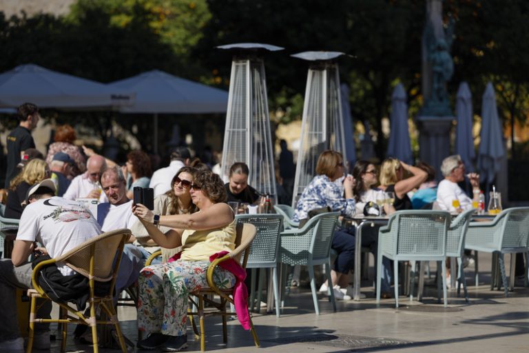 Aemet preveu les primeres nits tropicals en la costa valenciana la setmana vinent