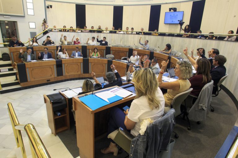 El PP s’unix a PSPV i Compromís i tomba la prioritat nacional de Vox en la Diputació d’Alacant