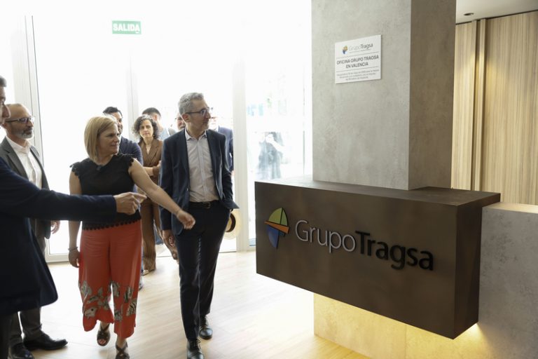 Arcadi España i Bernabé posen en valor el nou edifici de Tragsa després de la dana