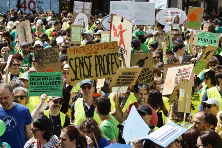 Compromís denuncia davant Protecció de Dades l’ús d’informació de famílies per a propaganda educativa