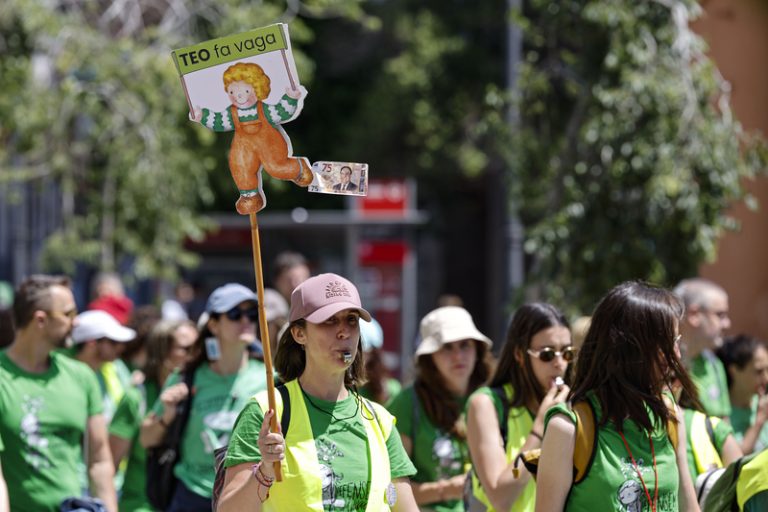 Sèptim dia de vaga del professorat valencià amb negociació clau i amenaça de dimissió massiva
