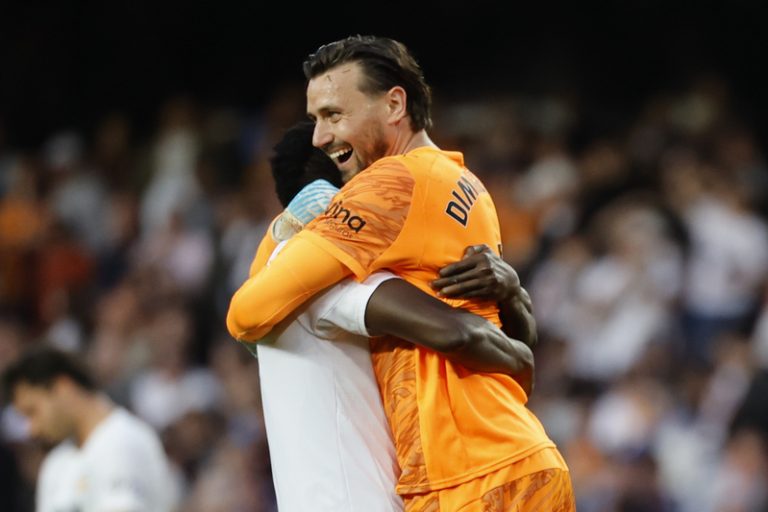 Dimitrievski mira al dol davant el Raig amb ganes de celebrar la salvació a Mestalla
