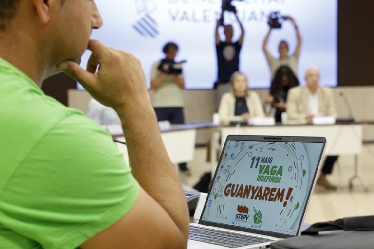 Educació i sindicats avancen en la reducció de burocràcia i mantenen la negociació