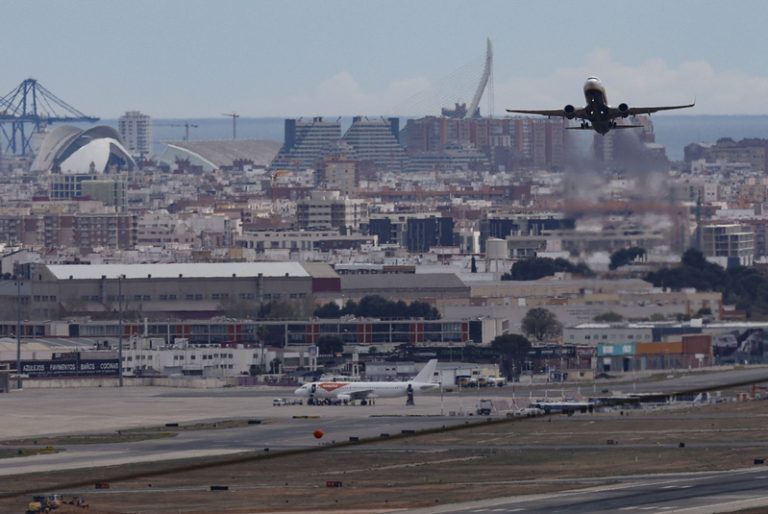 L’Aeroport de València frega els 1,2 milions de passatgers a l’abril i creix un 10,7%