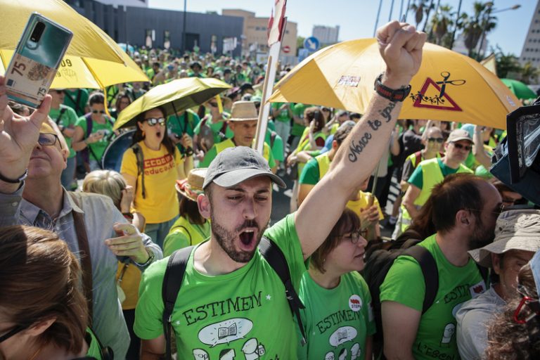 L’Assemblea de Docents de Balears dona 100.000 euros a les vagues educatives de Catalunya i Comunitat Valenciana