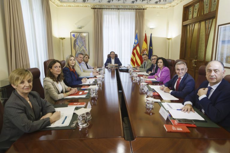 El Consell defén que complix la llei en la regularització d’immigrants enfront de les crítiques del PSPV