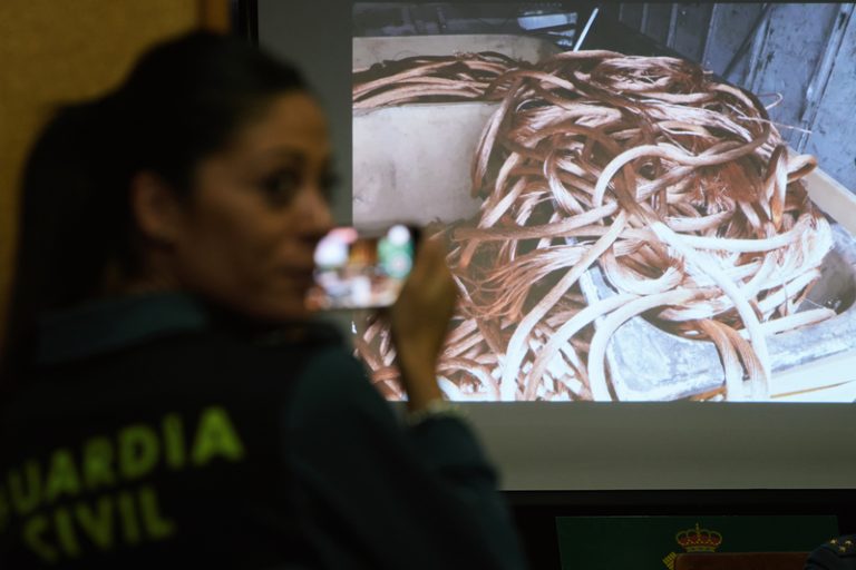 Investiguen a dos hòmens pel robatori de més de sis tones de cable de coure de telefonia