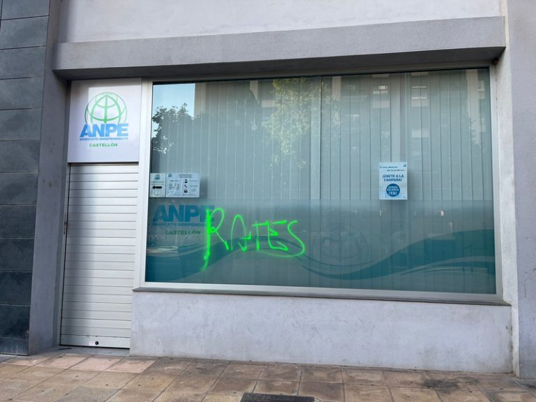ANPE i CSIF denuncien pintades, amenaces i danys en les seues seus després de donar suport a la proposta d’Educació